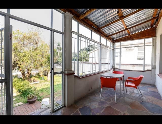 400M² BUILDING FOR SALE IN ESSENWOOD